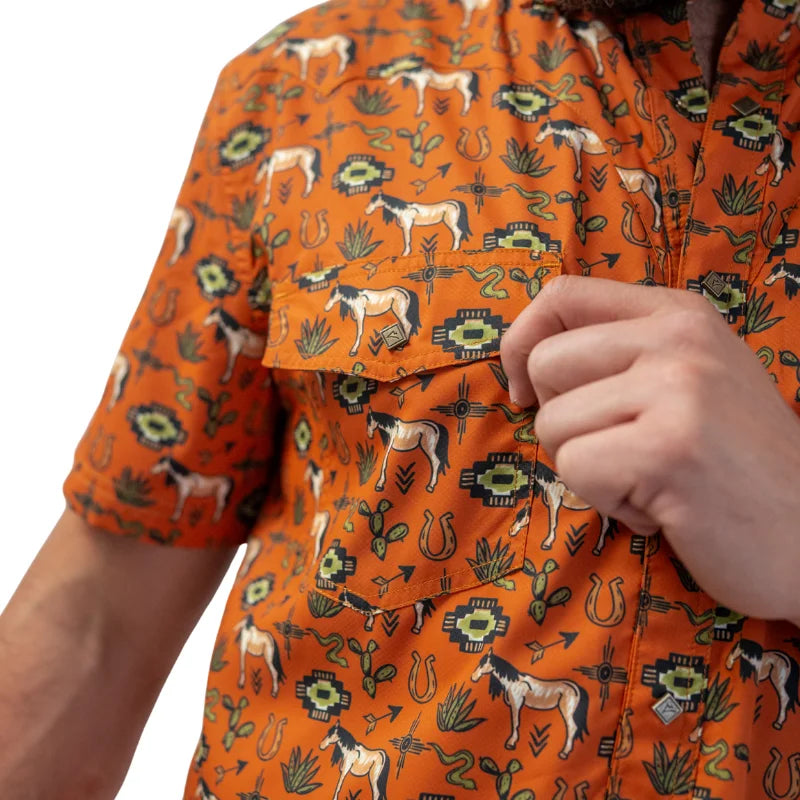 Camisa Frisco Fishing Estampado Caballos Naranja