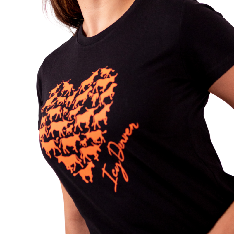 Playera Dama Negra Corazón Toros