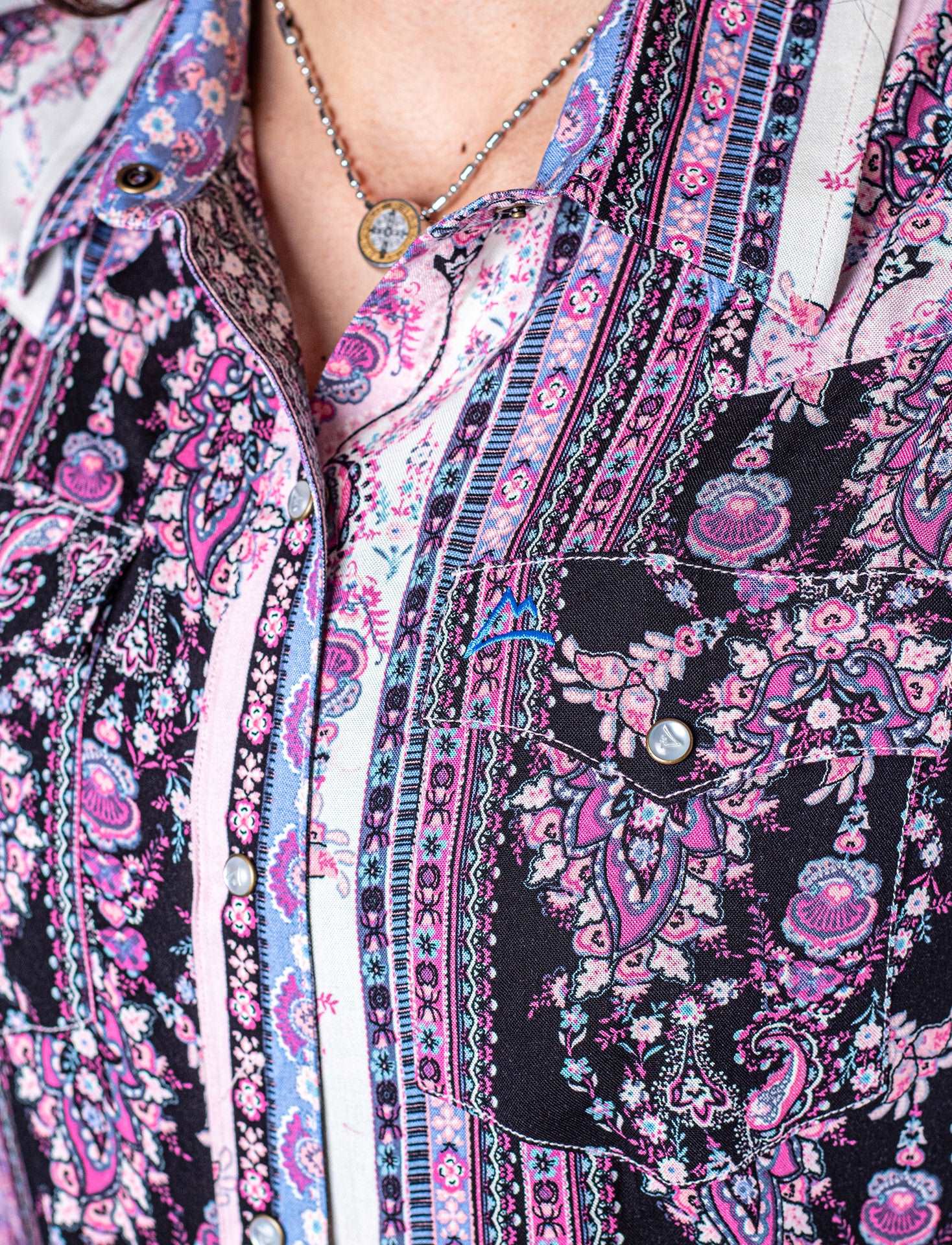 Camisa vaquera Franjas boho flores negra CM101