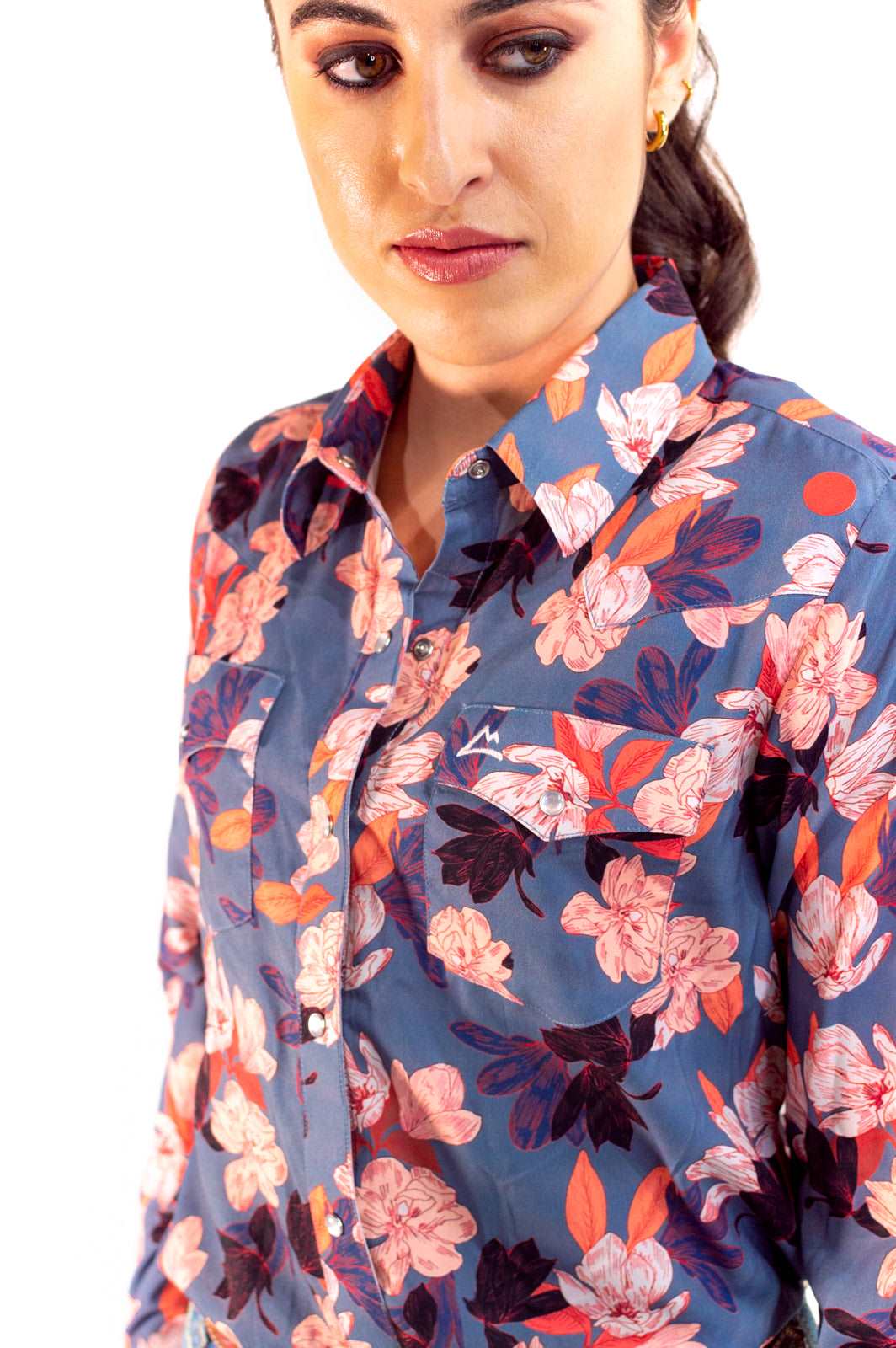 Camisa Vaquera Premium CELESTE, FLORES BLANCO Y MARINO CM104